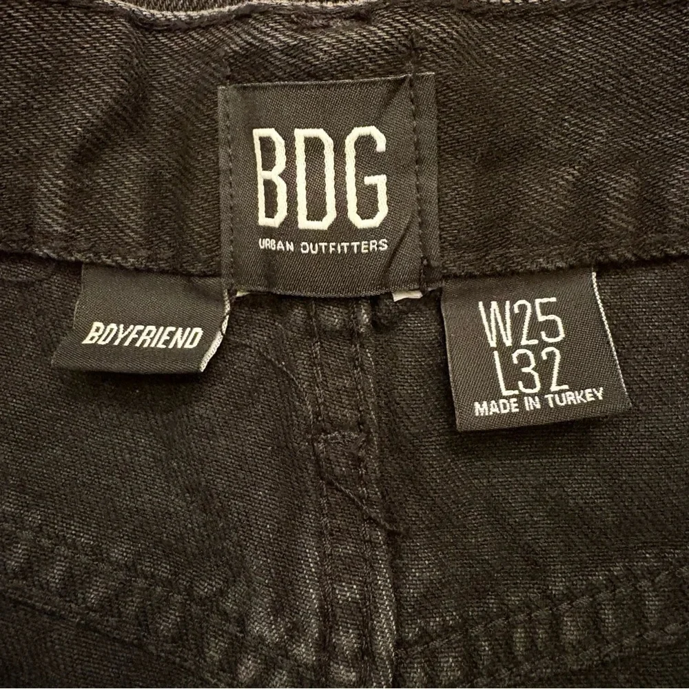NWT BDG Black Boyfriend High Rise Jeans Relaxed Fit Distressed